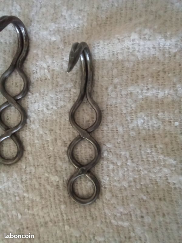 Crochets de boucherie anciens par 2 (image 3)
