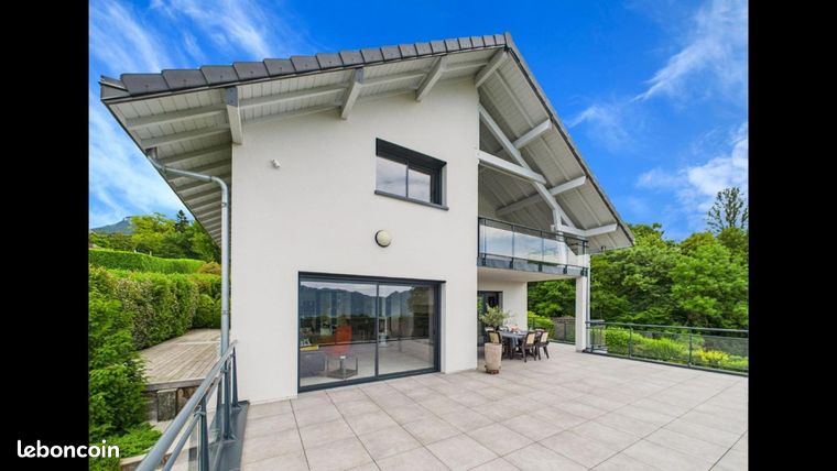 Villa 5 pièces 259 m²