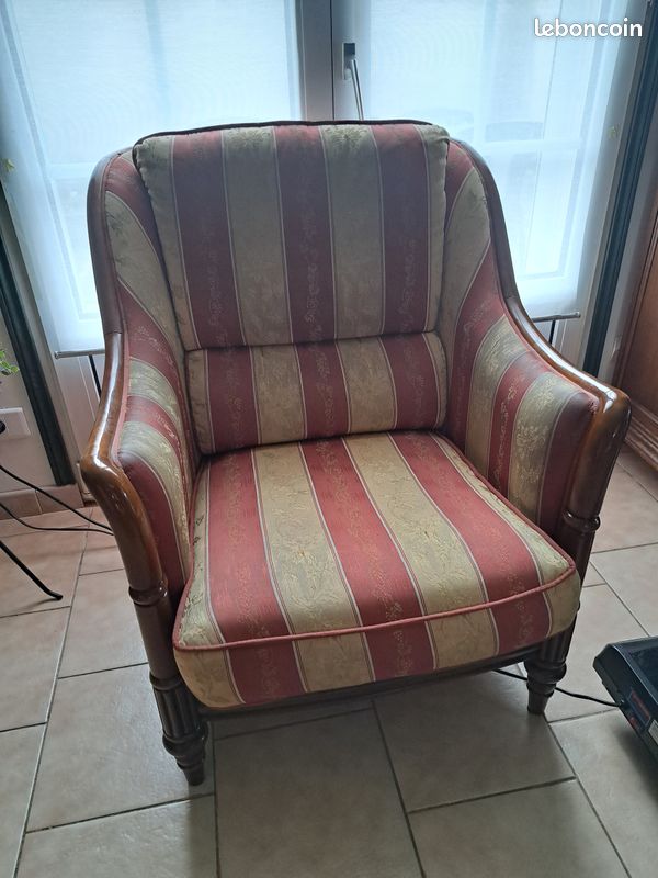 Fauteuils tissu et bois 250 pièce (image 1)