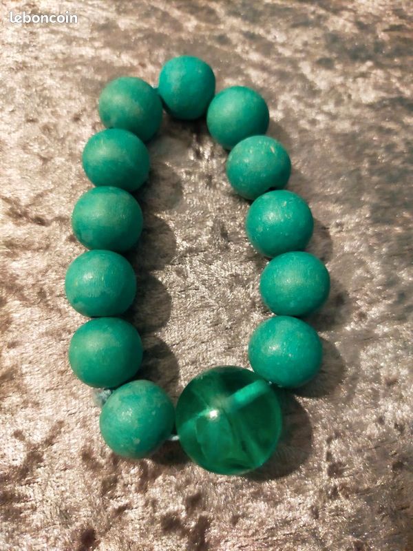 Bracelets élastques avec perles dans des tons roses et volets