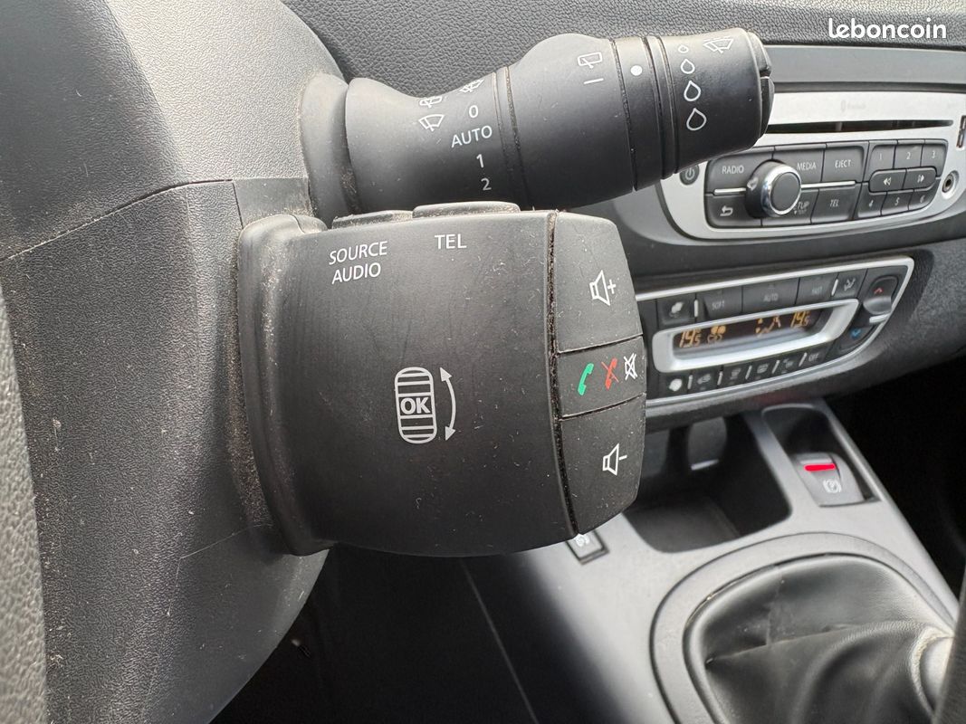 Renault GRAND SCÉNIC III DCi 110 eco2 Limited 7 pl (image 12)