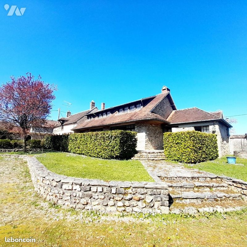 Maison 8 pièces 265 m² · à Les Bordes · 265 m² · 398 800 €
