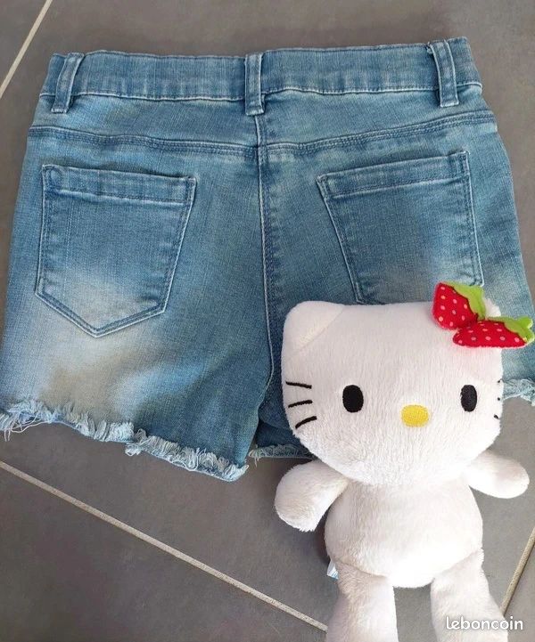 Short Jean avec motif 🍓en sequins (image 3)