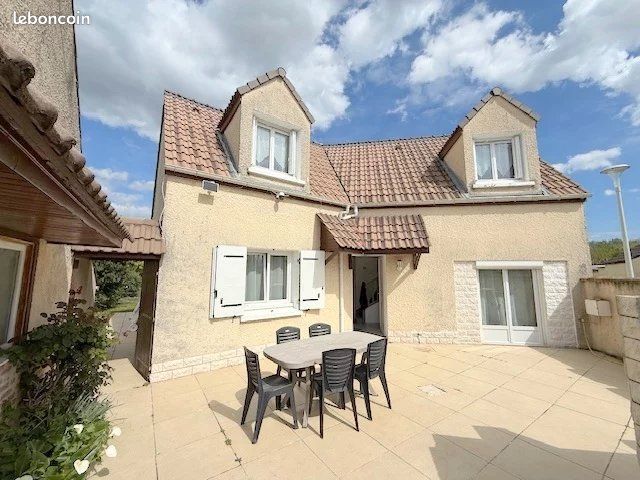 Maison 5 pièces 110 m² · à Combs-la-Ville · 110 m² · 307 000 €
