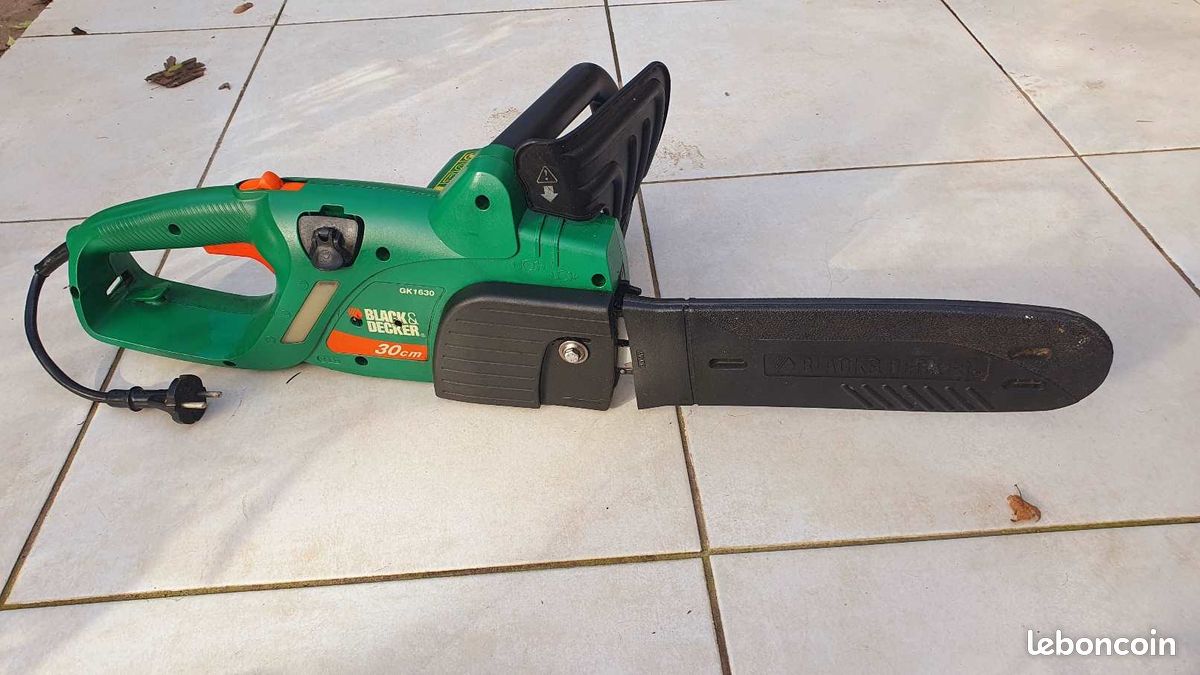 Tronçonneuse Electrique 2200w Lame 45 Cm Pompe à Huile Automatique Black Decker Black Decker  3904  636976