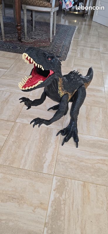 Dinausore jurassic world grande taille qui mange les petits dinausores (image 1)