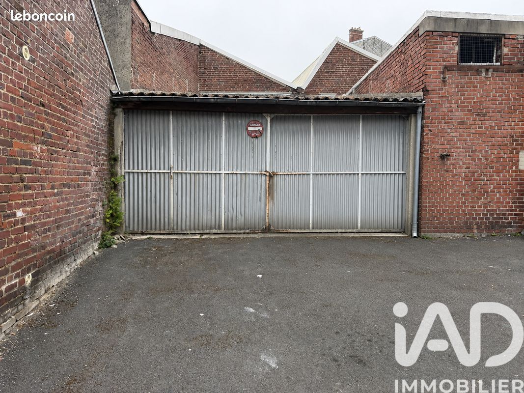 Parking 80 m² · à Péronne · 80 m² · 31 500 €