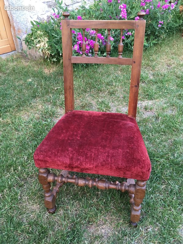 Chaise ancienne Louis XIII chevillée velours rouge (image 1)