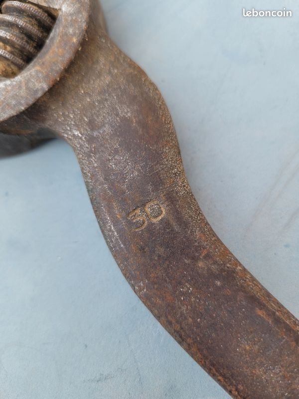 Outil Clée à molette ancienne (image 4)
