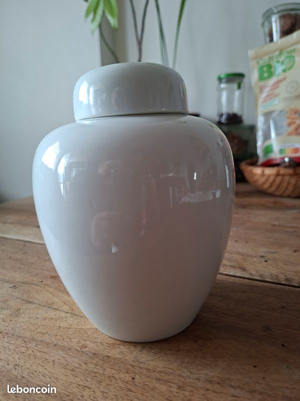 Pot blanc avec couvercle (image 1)