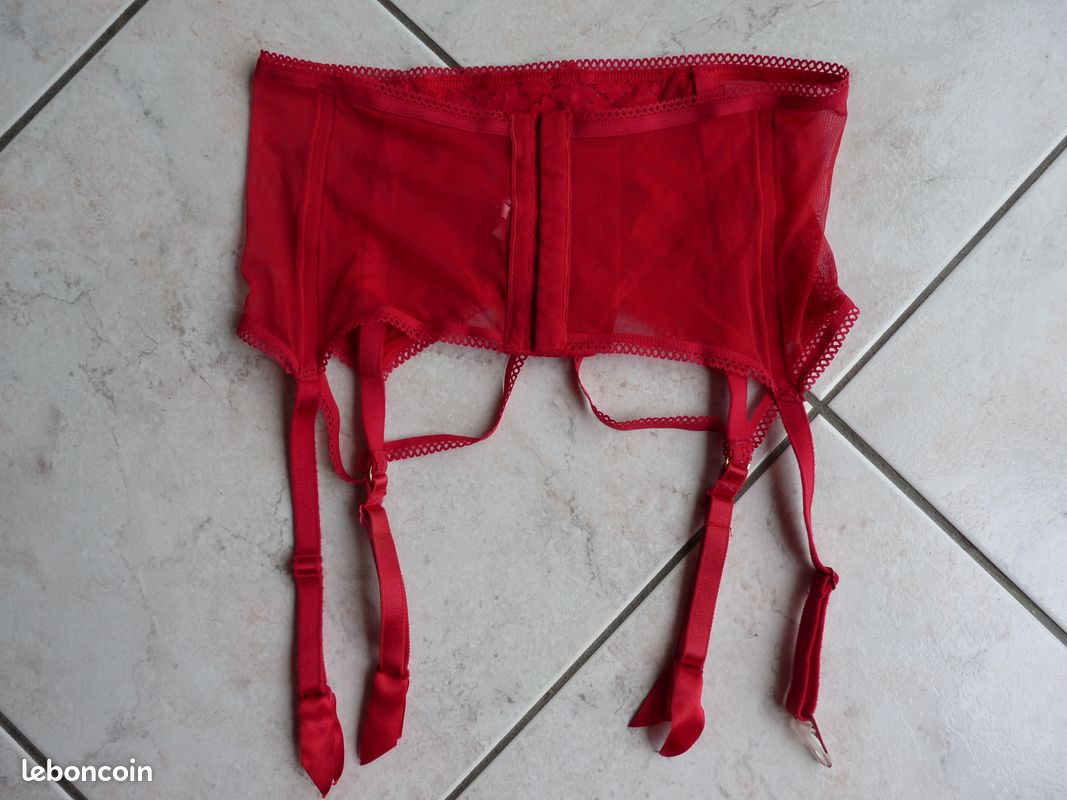 Porte-jarretelles Triumph Satin Shine - Taille 46/48, Couleur Rouge - Neuf Avec étiquettes
