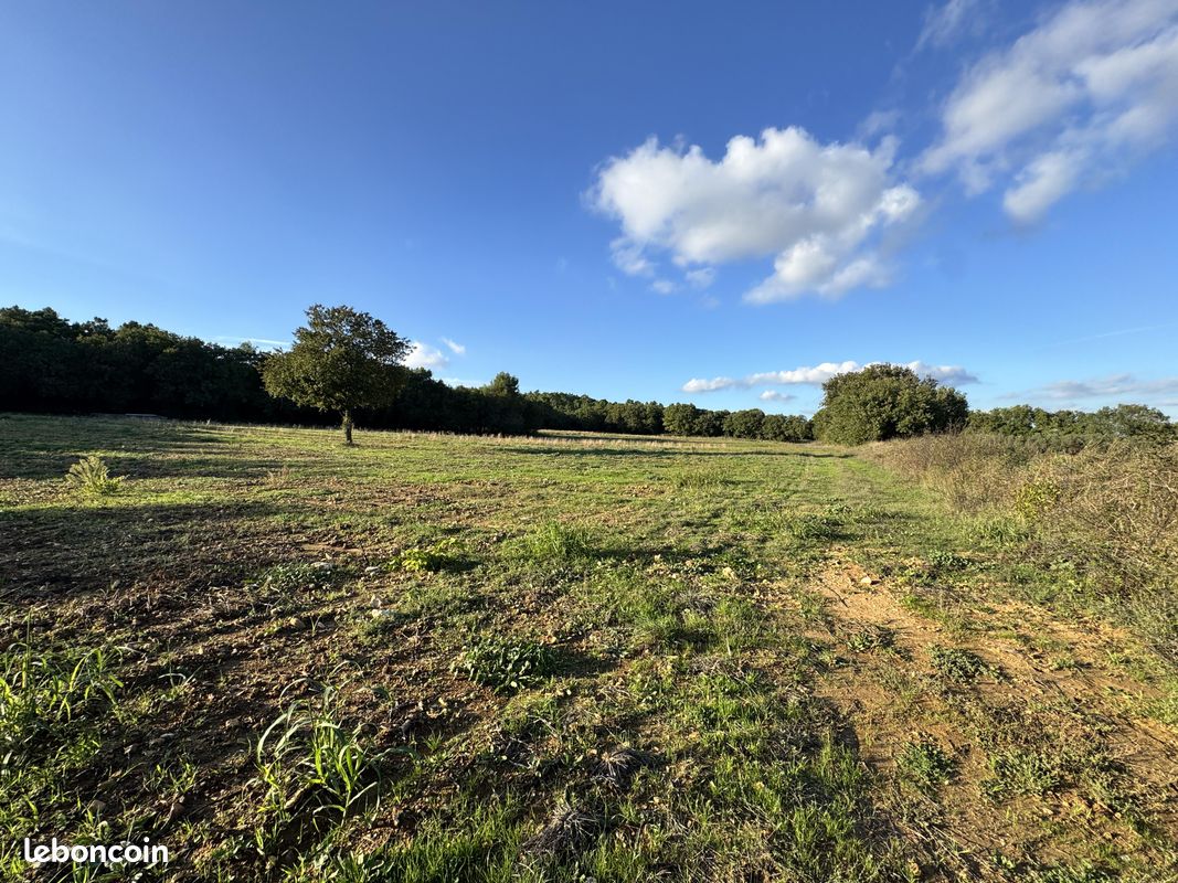 Terrain 52707 m² · à Fons · 46 000 €