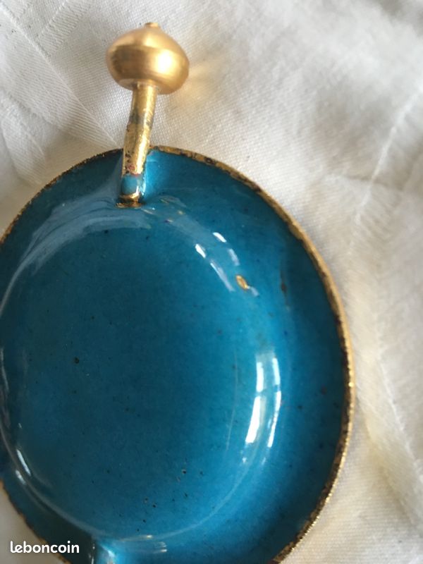 Pendentif Vintage Années 70/80 - Oiseau Et Nuage En émail Cloisonné Bleu Sur Laiton - Occasion