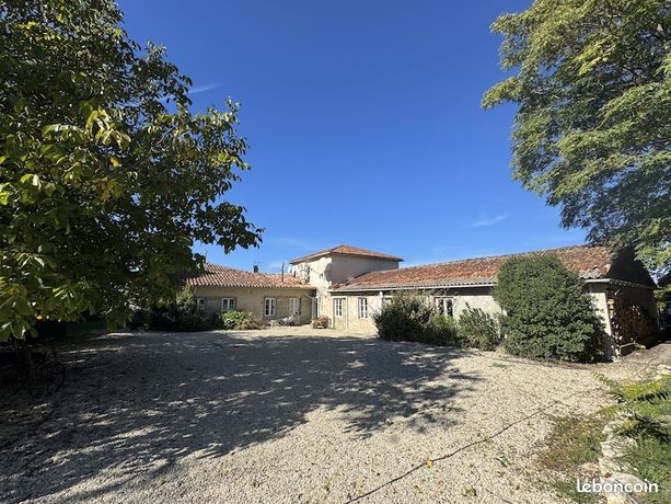 Maison 10 pièces 370 m²