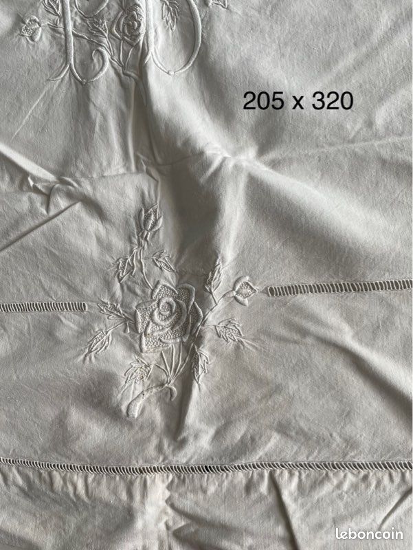 Drap brodé (image 1)
