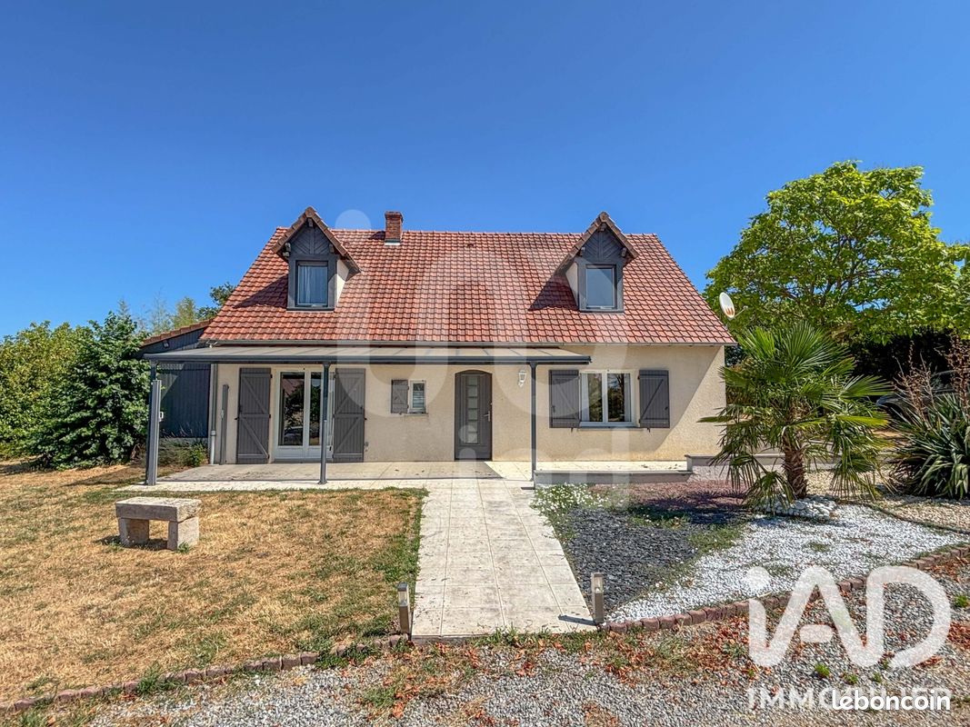 Maison 7 pièces 127 m² · à Estivareilles · 127 m² · 185 000 €