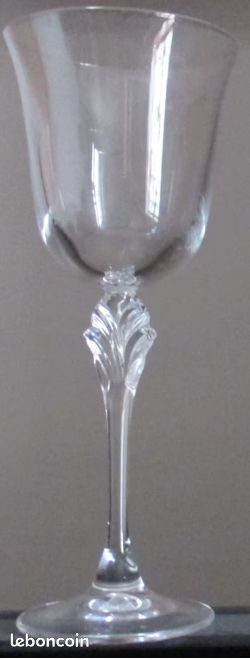 Lot de trois verres à pied de 19cl en cristal d'Arques - modèle ancien Verneuil - ni utilisés ni lavés - stockés en sous-sol depuis 1988 - Cristallerie J.G. Durand (image 1)