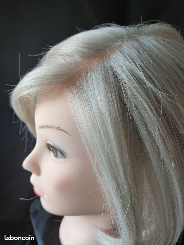 Perruque coupe carré blanc (image 3)