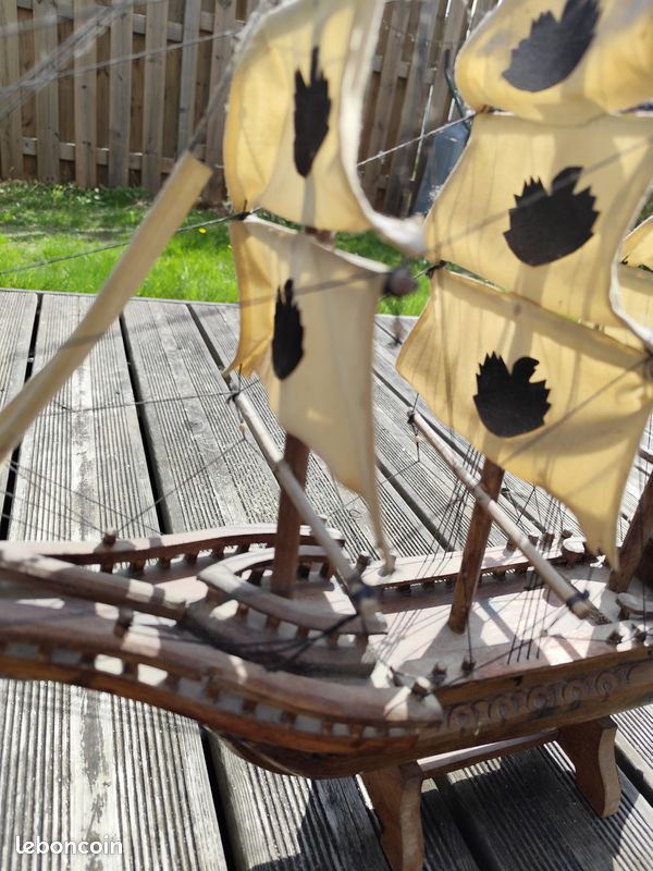 Maquette De Vieux Gréement En Bois – Voilier D'occasion – Pièce De Collection