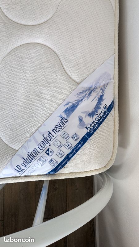 Lit avec sommier et matelas (image 3)