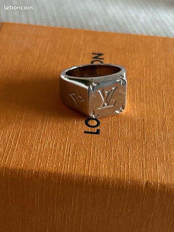 Chevalière Bague Argent Louis Vuitton Bague Louis Vuitton En Argent
