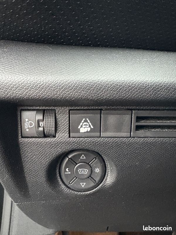 Citroën C4 1.5 BLUEHDI 16V - 130 S&S BV EAT8 SHINE (image 19)
