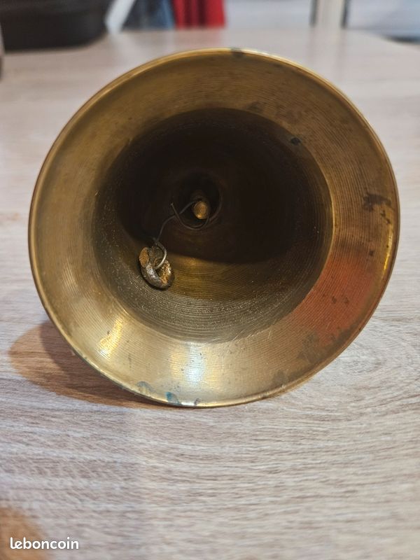 Ancienne clochette de table en bronze (image 6)