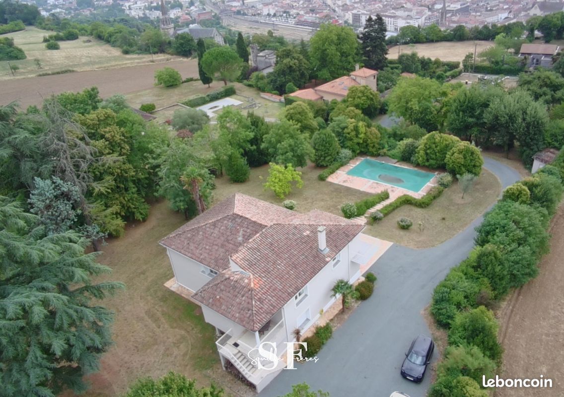 Propriété 5 pièces 230 m² (image 5)