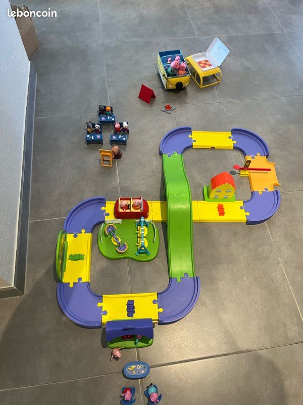 PEPPA PIG, SALLE de Classe avec 7 Personnages, Figurines, (Peppa, 5 PEPPA PIG, SALLE de Classe avec 7 Personnages, Figurines, (Peppa, 5
