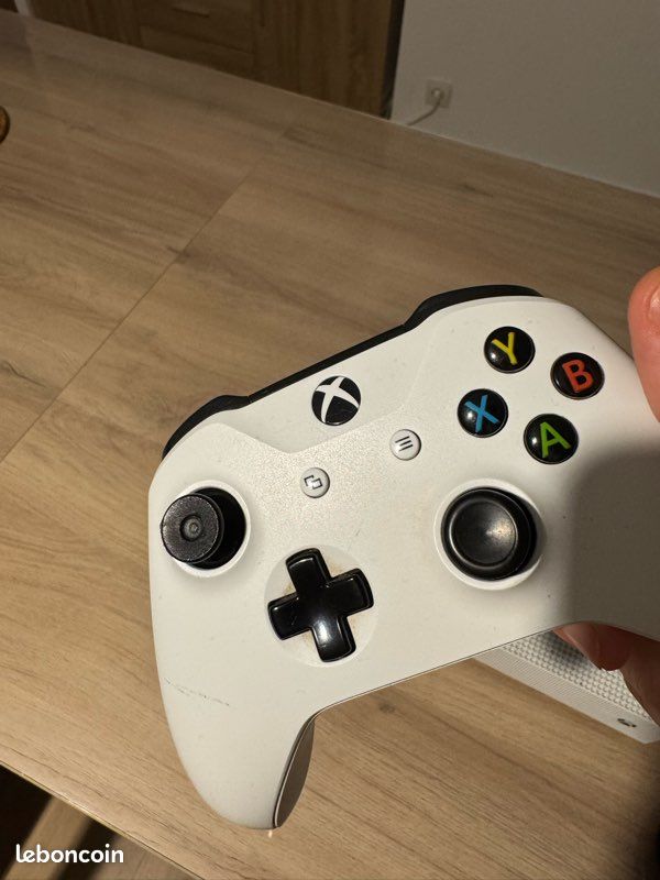 Promo L'ensemble Console Xbox Series S 512go + 1 Manette Filaire Au Choix   Console Xbox Series S 512go 1690987