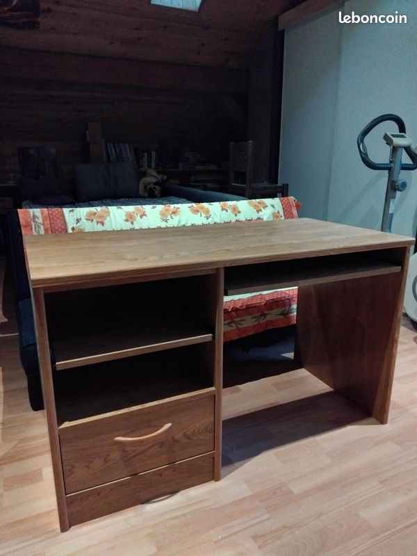 Bureau (image 1)