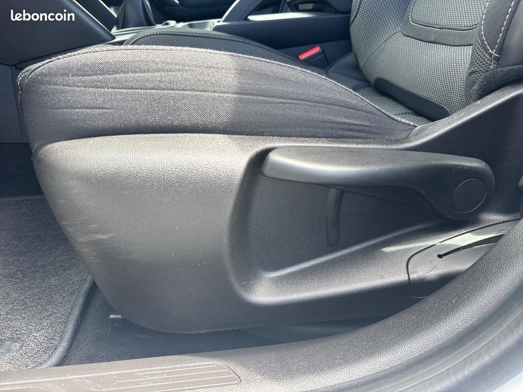 RENAULT MEGANE IV 1.5 Blue dCi 115 BERLINE Evolution PHASE 2 (image 19)
