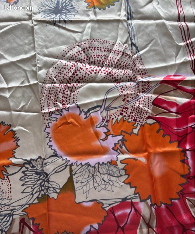 Foulard carré (image 3)