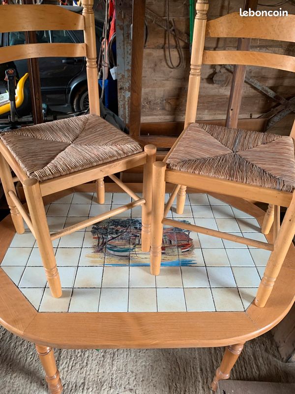Table et ses 4 chaises (image 1)