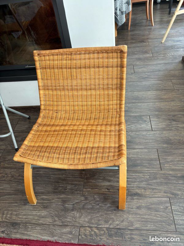 Chaise en osier en bon état