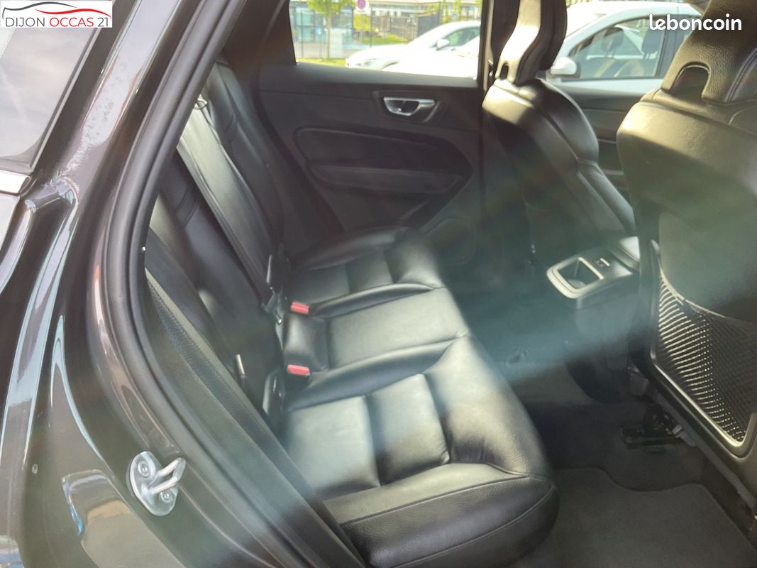 VOLVO XC60 B4 (Diesel) 197 ch Geartronic 8 R-Design (image 12)