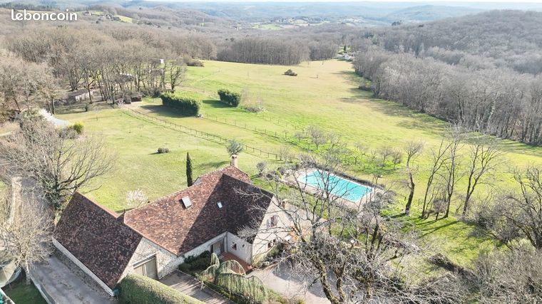 Propriété 5 pièces 234 m²