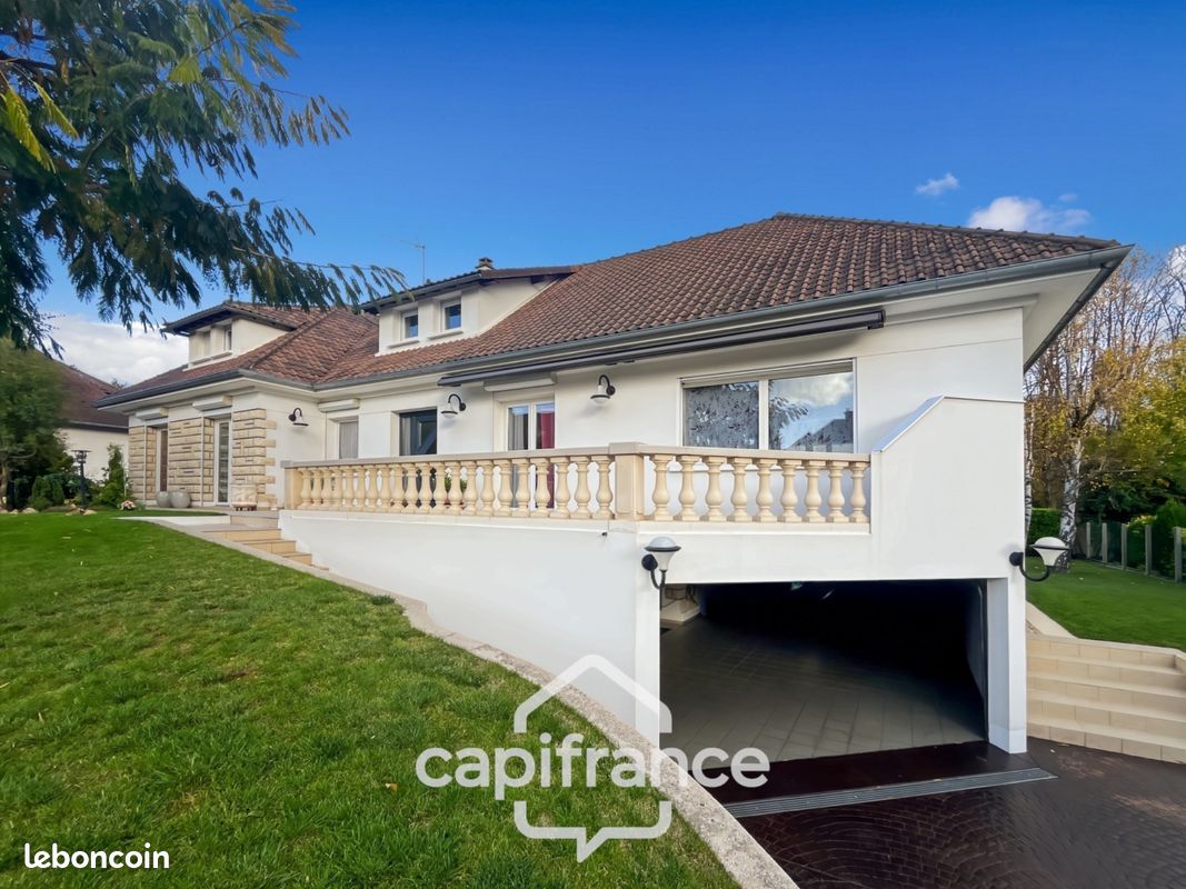 Maison 7 pièces 215 m² (image 1)
