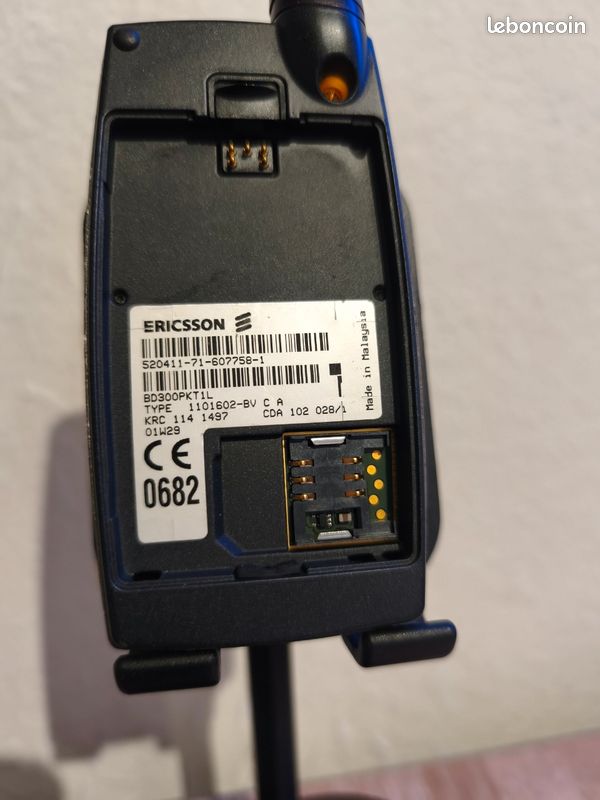 Téléphone mobile clapet ERICSSON T29S avec chargeur vintage design XX Suède N720 | Australia