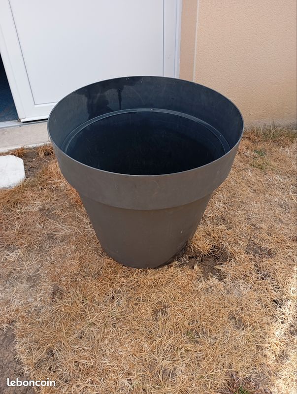 Grands pots de fleurs (image 1)