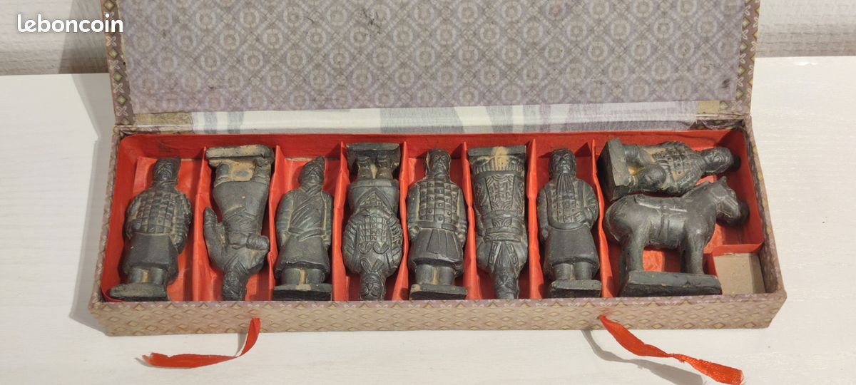 Coffret figurines armée de terre cuite chinoise – 8 pièces (image 2)
