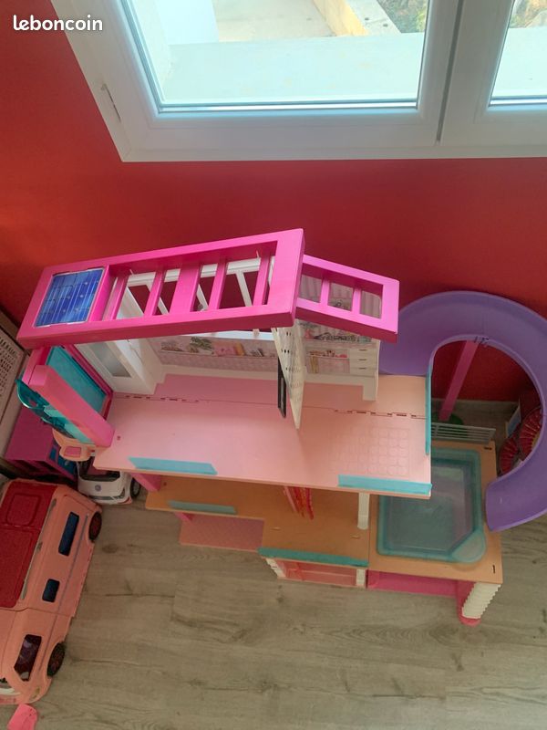 Barbie – Maison De Rêve 3 étages – 8 Pièces, Piscine, Toboggan, Ascenseur, 70 Accessoires – Jouet Fille Dès 3 Ans