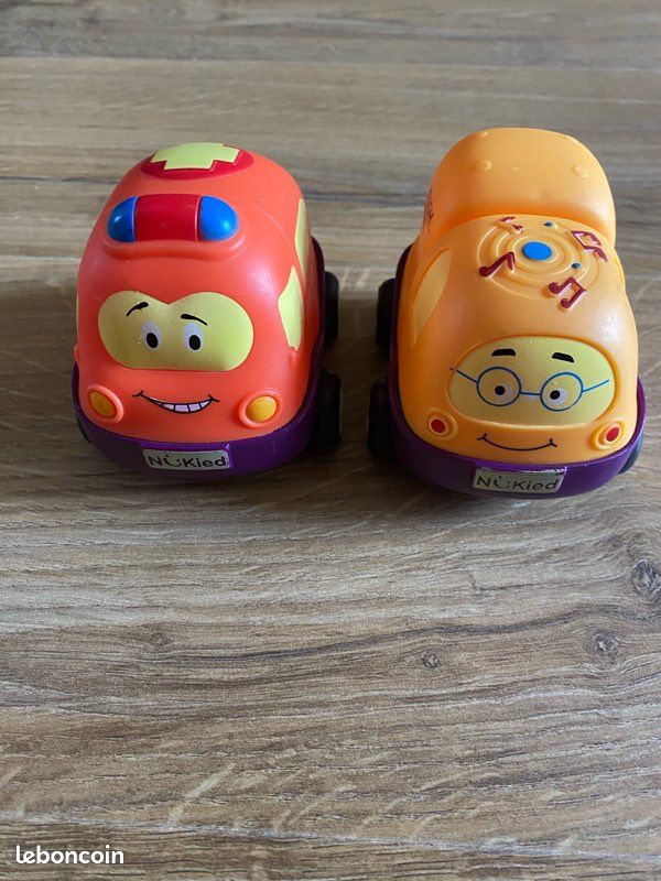 2 petites voitures à friction (image 1)