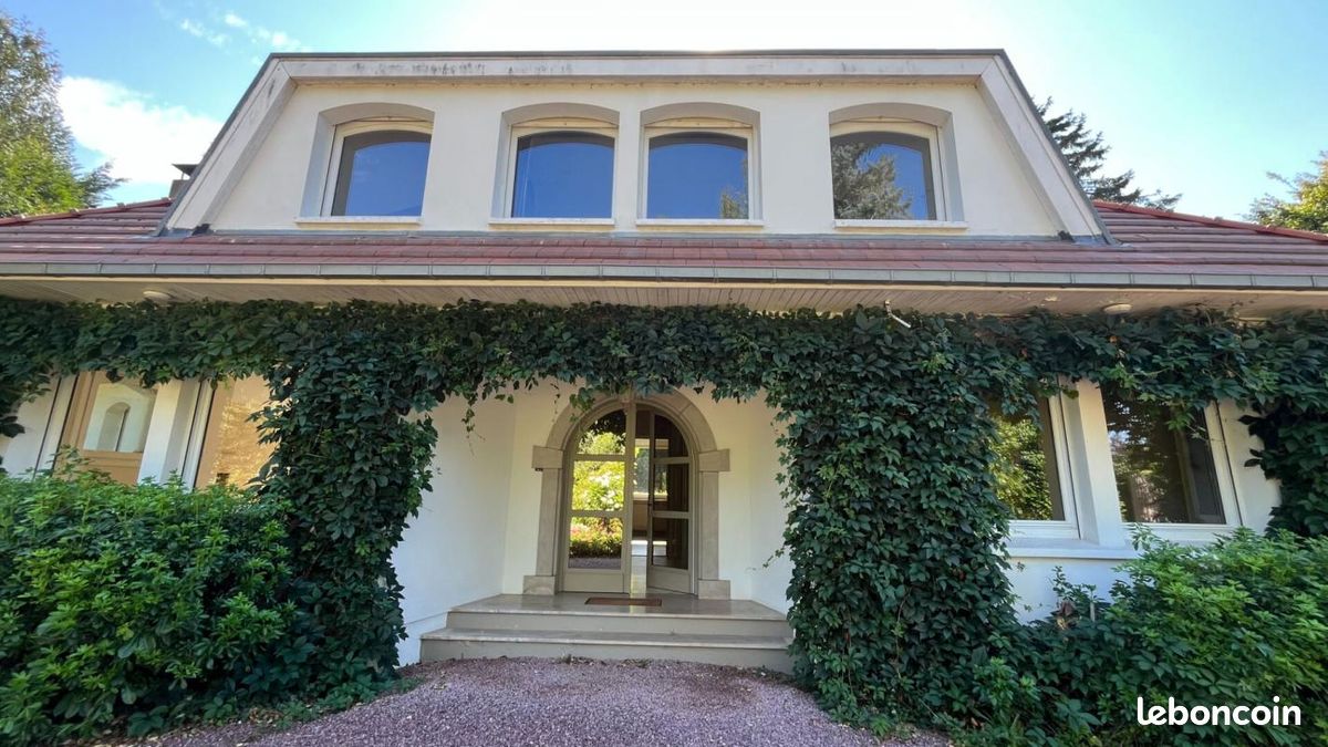 Maison 7 pièces 207 m² · à Escobecques · 207 m² · 990 000 €