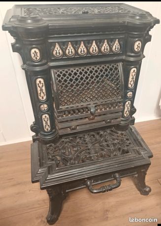 Poêle en fonte ancien de la maison Godin Noir