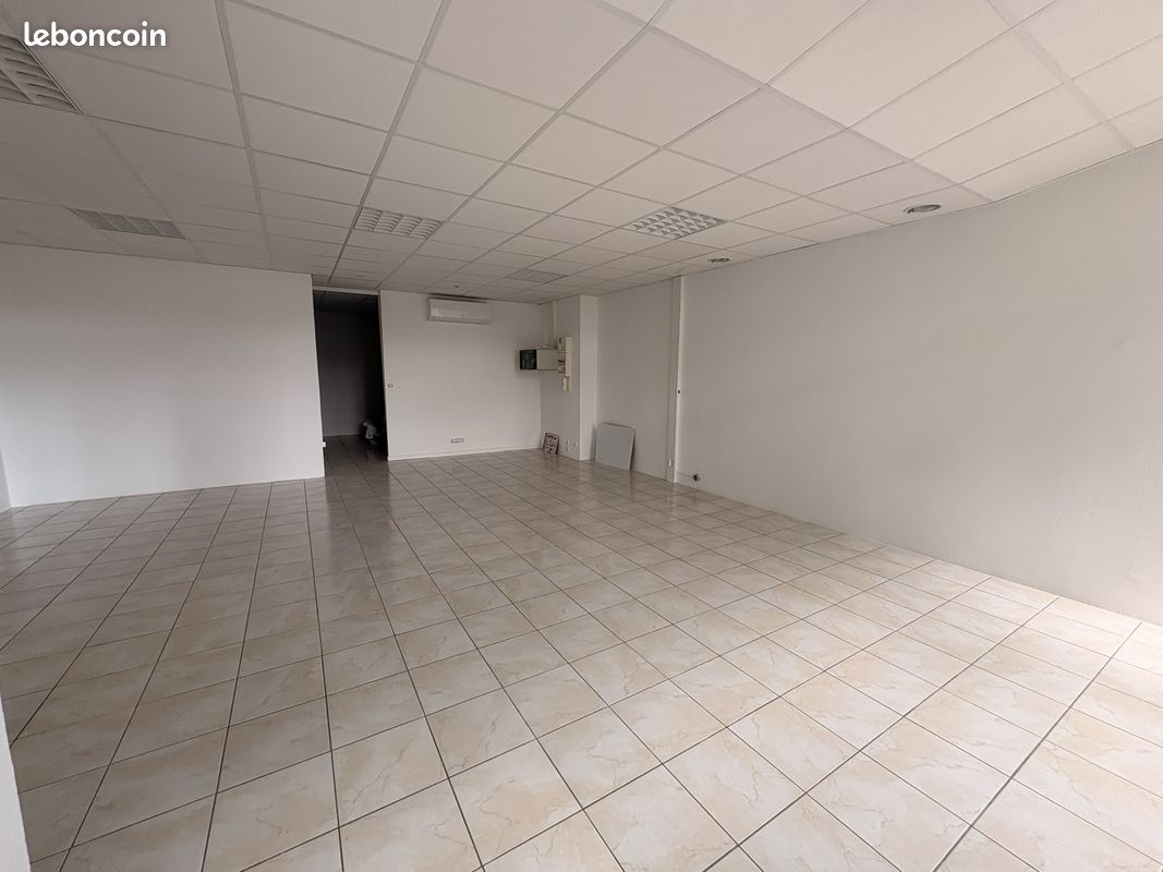 Local 60 m² Bazas (image 3)