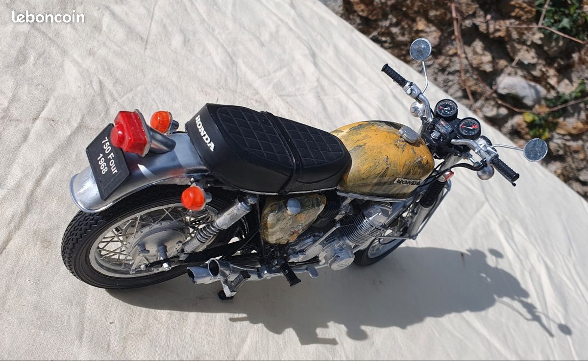 HONDA CB 750 FOUR 1/8eme - Heller