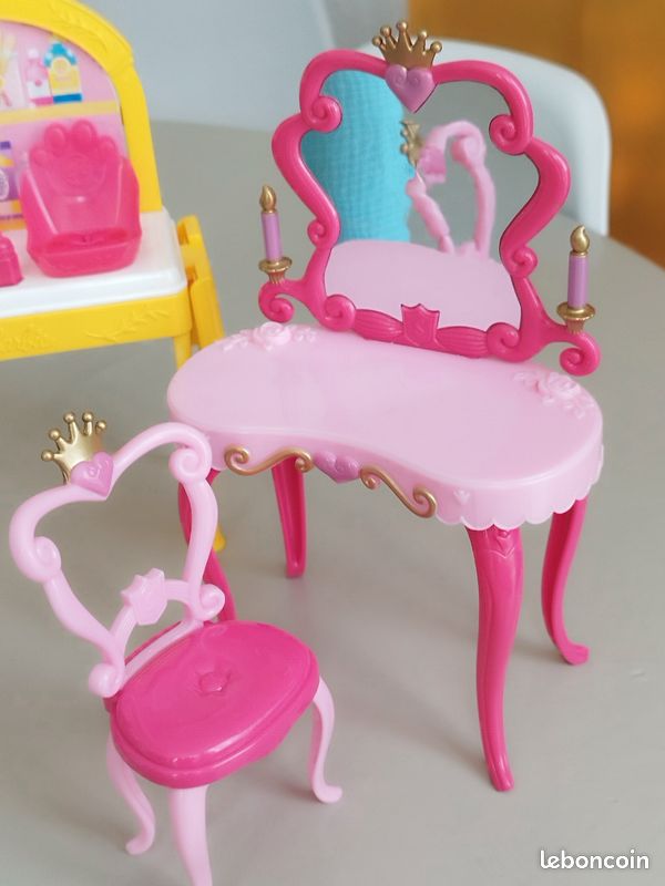 Lot De Mobilier Barbie – 2 Pièces Avec éclairage – Bon état, Manque Accessoires