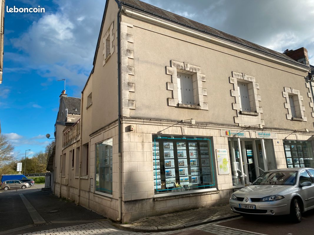 Maison 8 pièces 213 m² · à L'Île-Bouchard · 213 m² · 160 000 €