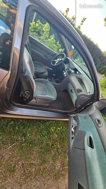 Peugeot 206 (image 2)